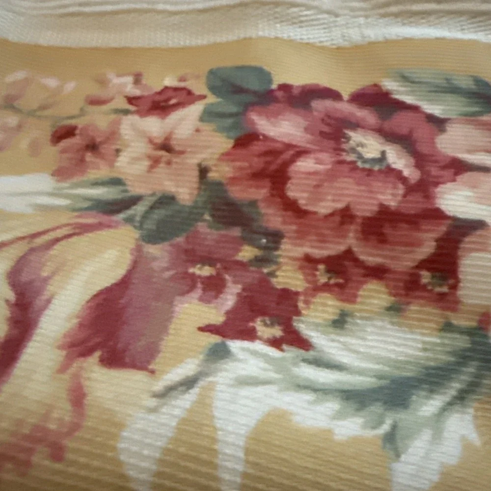 CROSCILL Home Fashions 2 Hand Towels Cotton Floral Decorative Mint condition